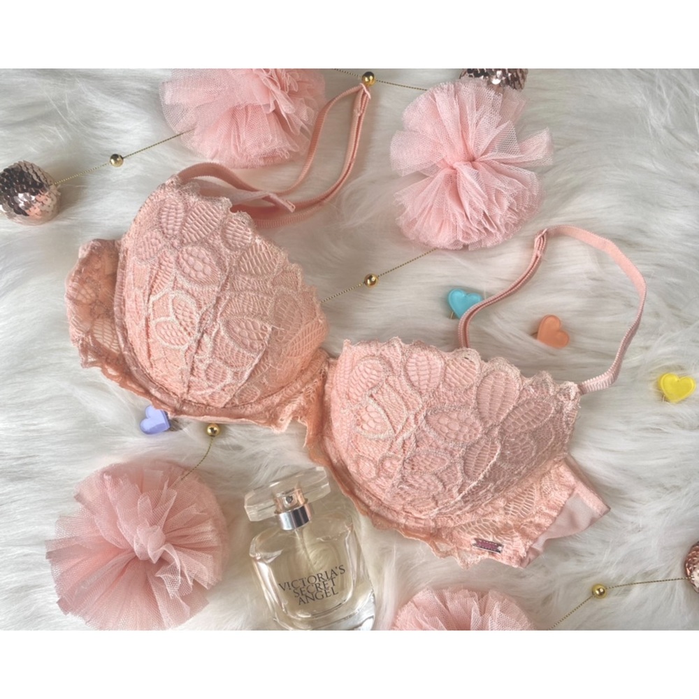 💕💗💕Pink Victoria’s Secret Push Up Bra 💕💗💕